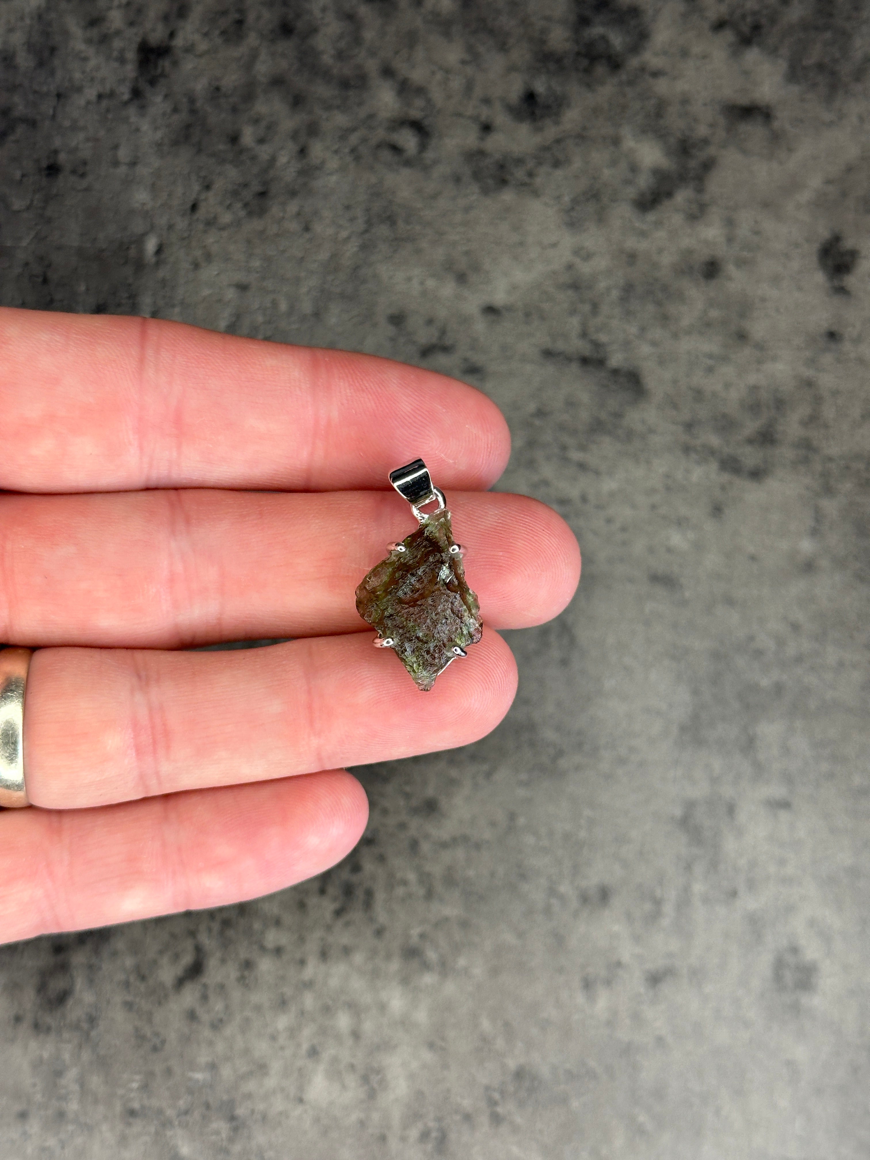 Moldavite - Necklace pendant - Rough