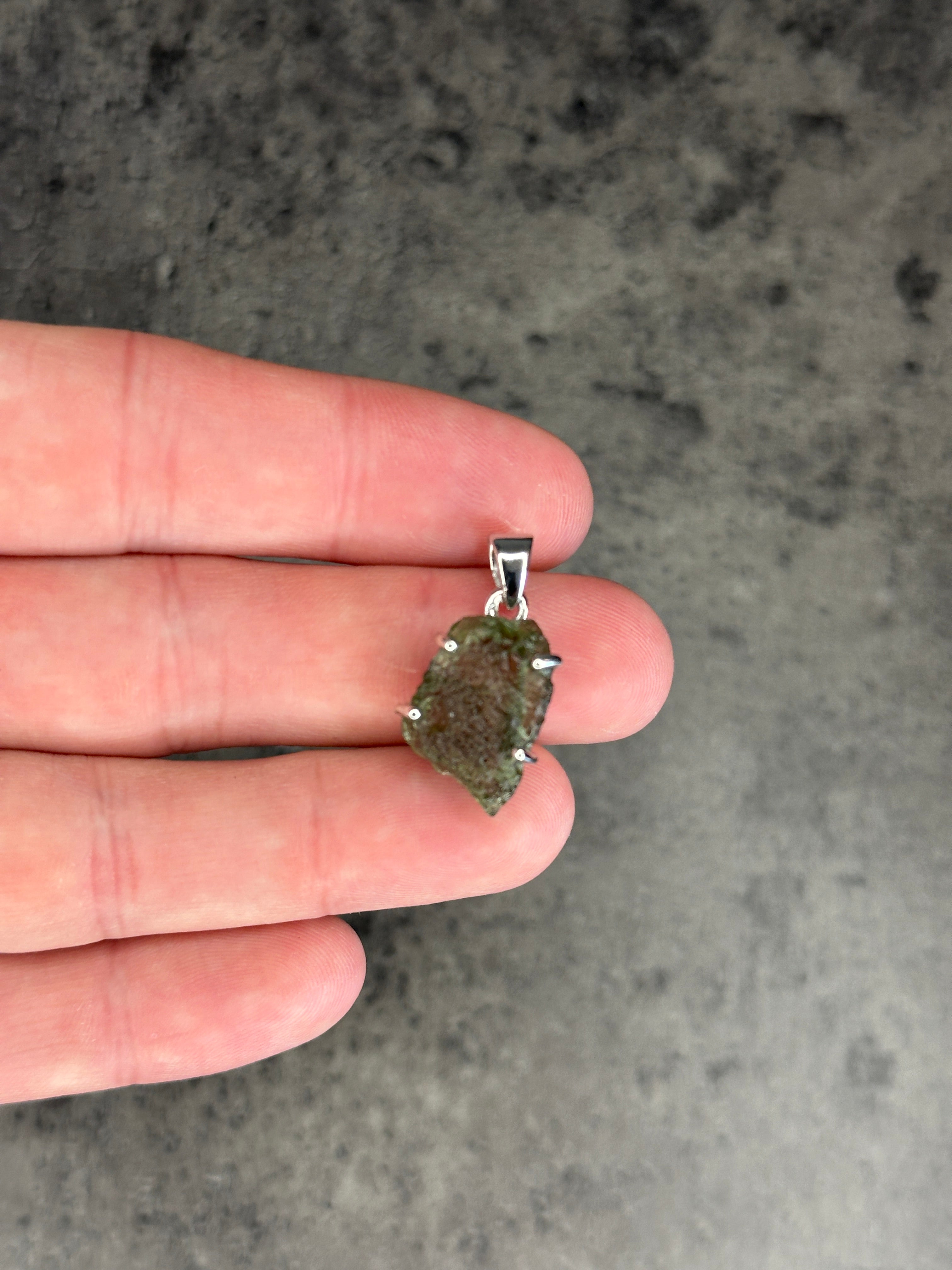 Moldavite - Necklace pendant - Rough