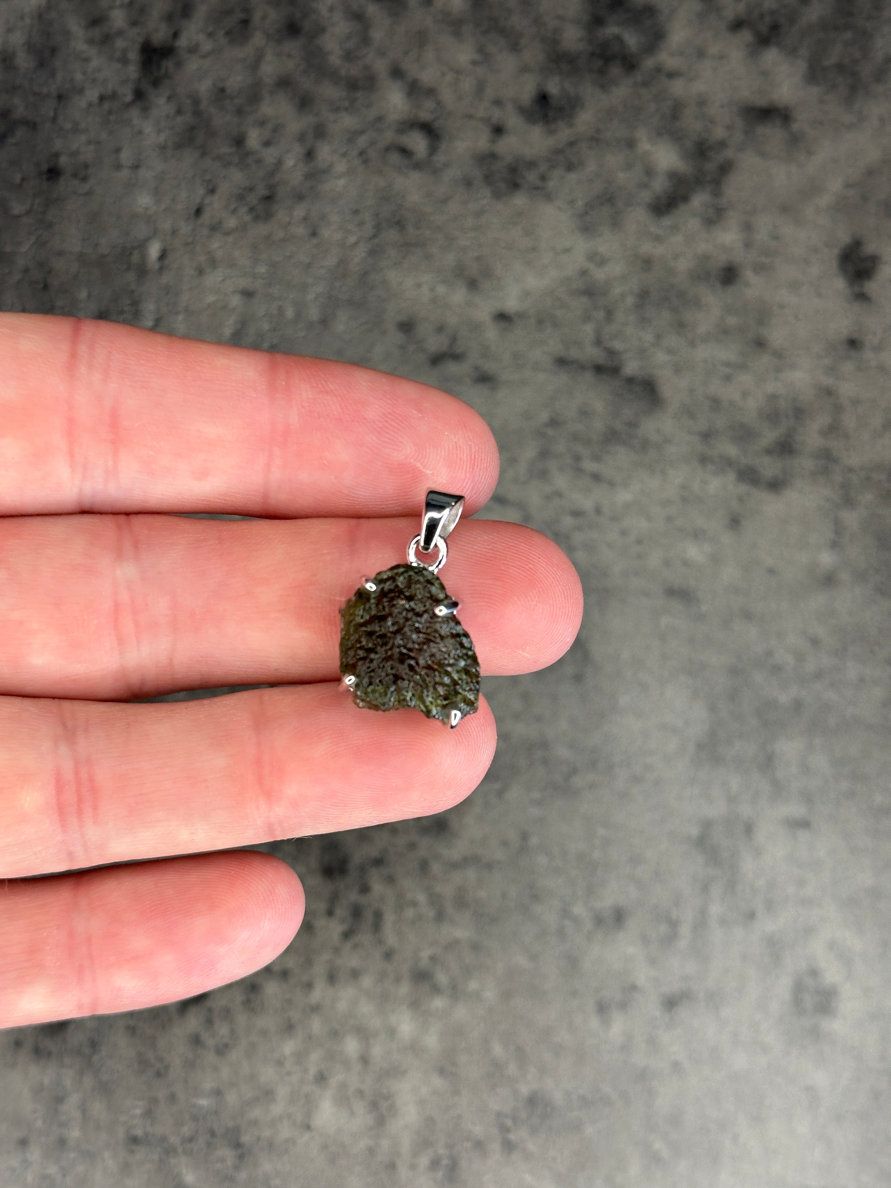 Moldavite - Necklace pendant - Rough