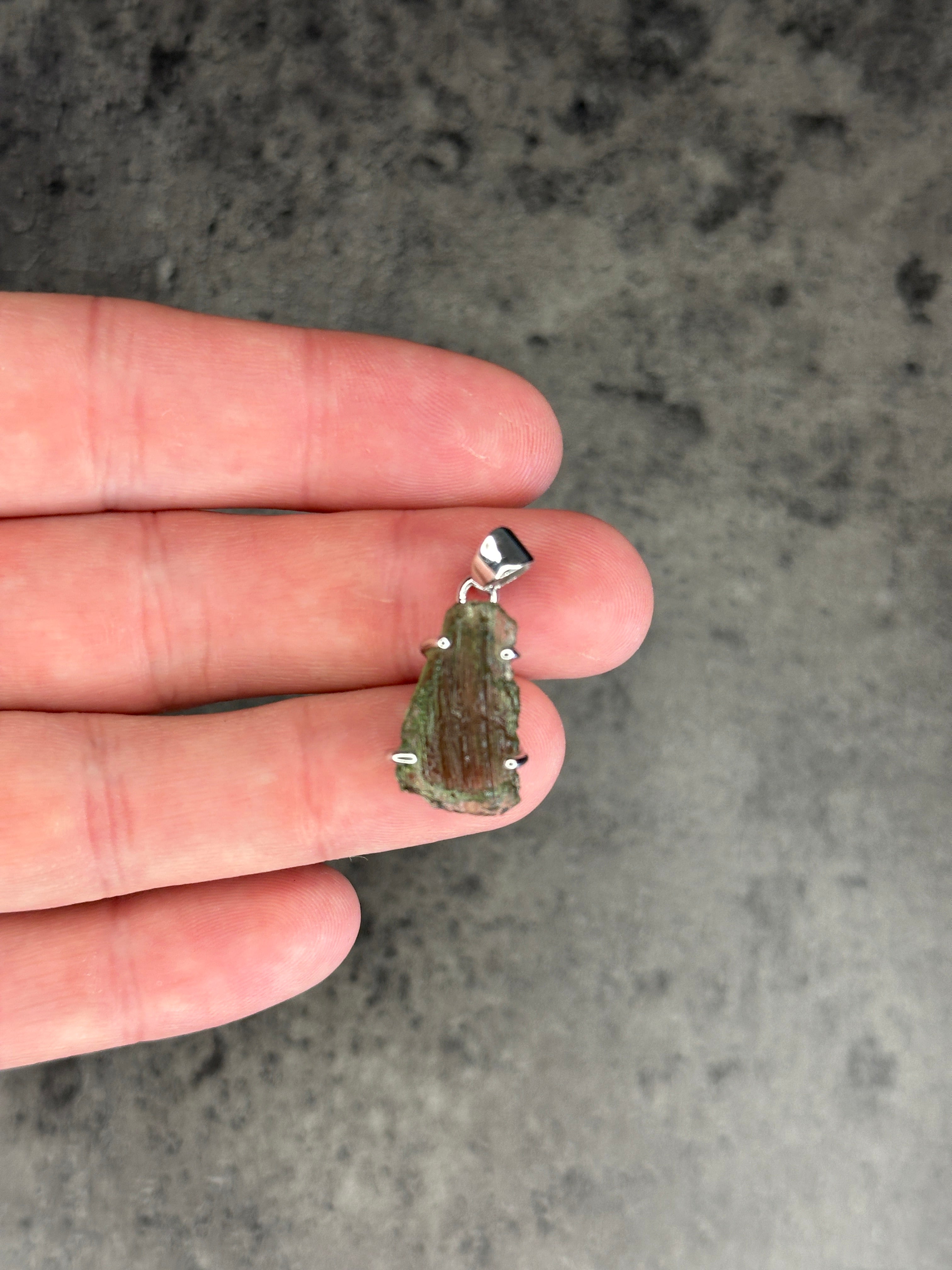 Moldavite - Necklace pendant - Rough