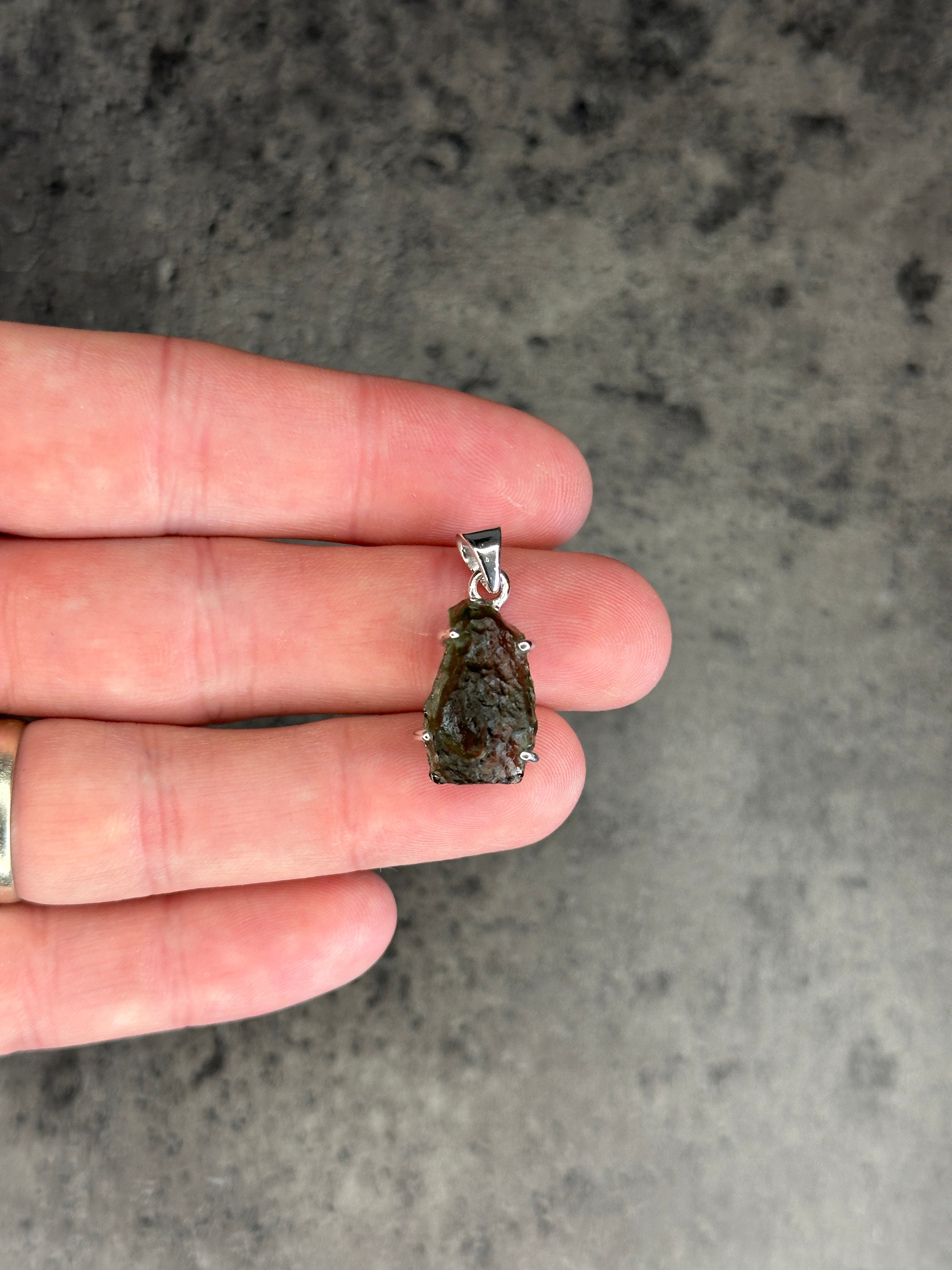 Moldavite - Necklace pendant - Rough