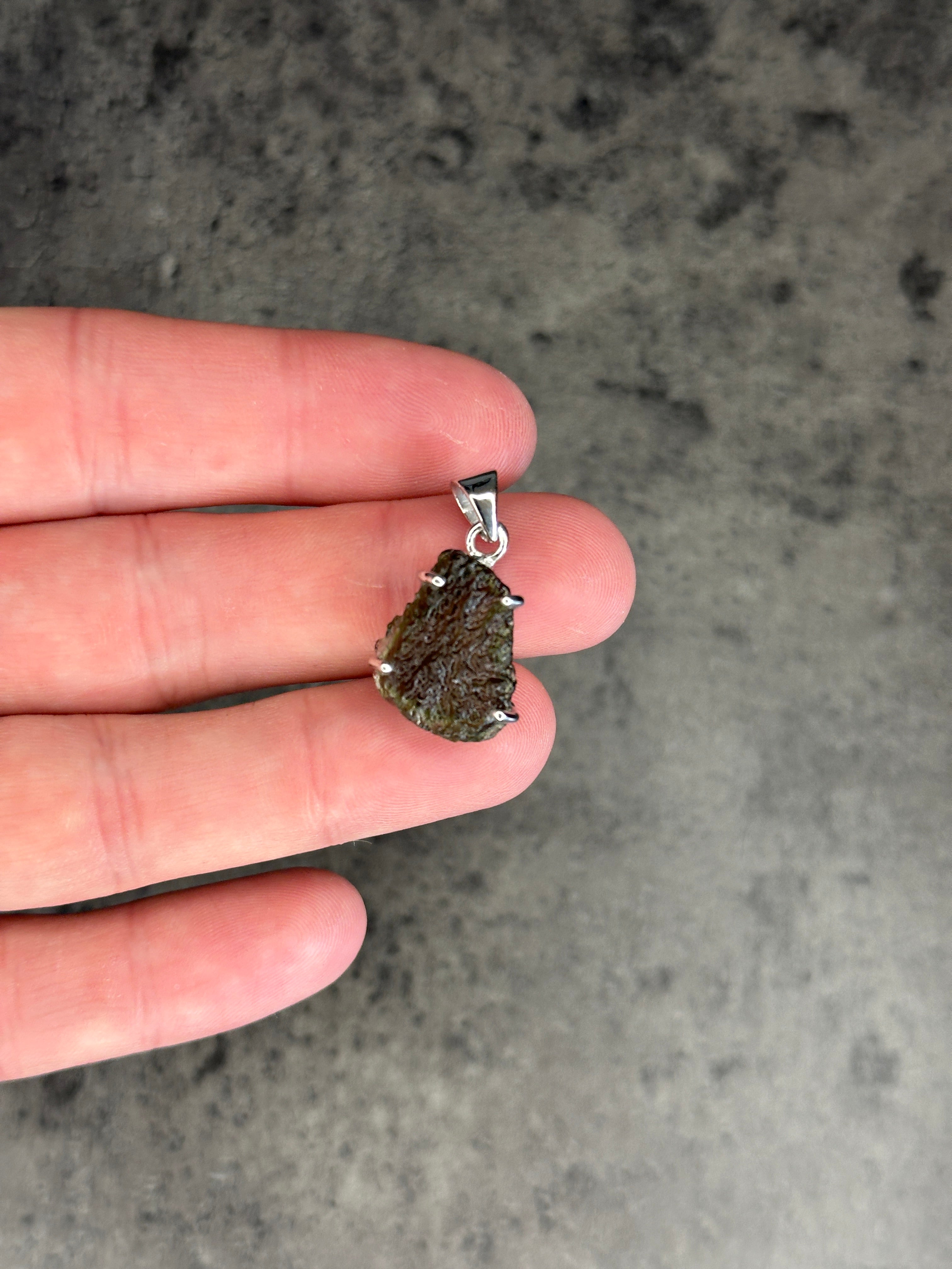 Moldavite - Necklace pendant - Rough