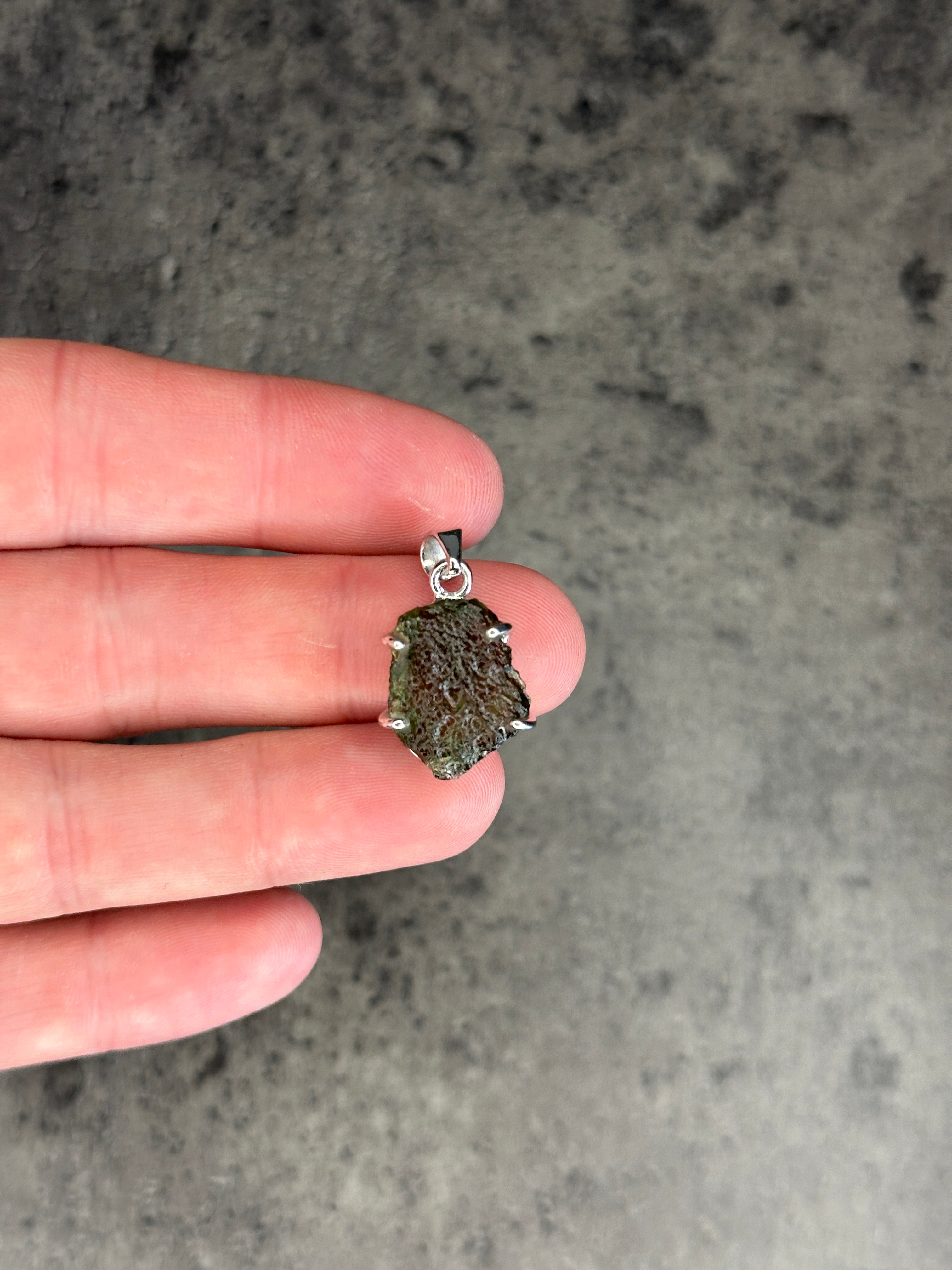 Moldavite - Necklace pendant - Rough