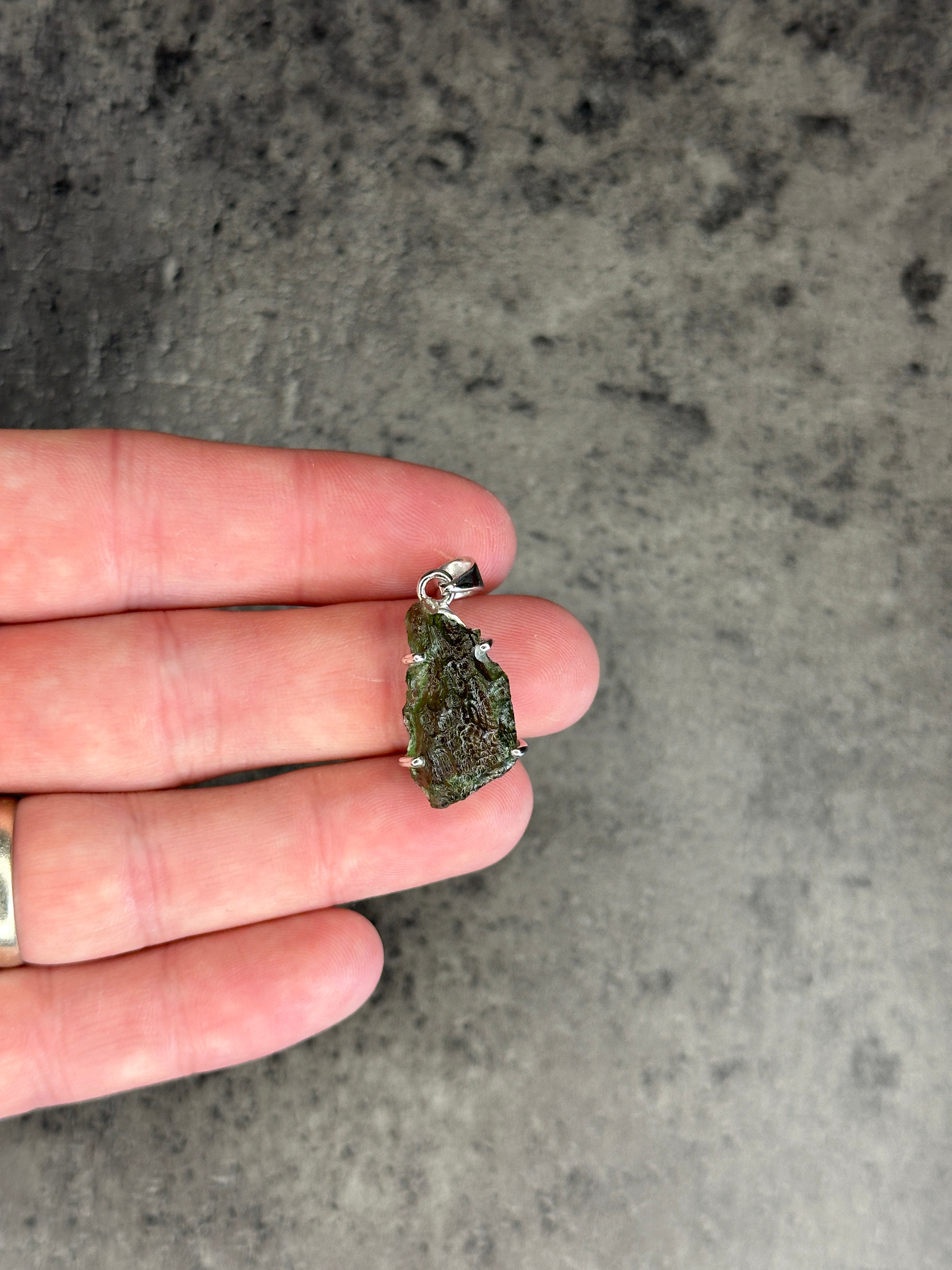 Moldavite - Necklace pendant - Rough