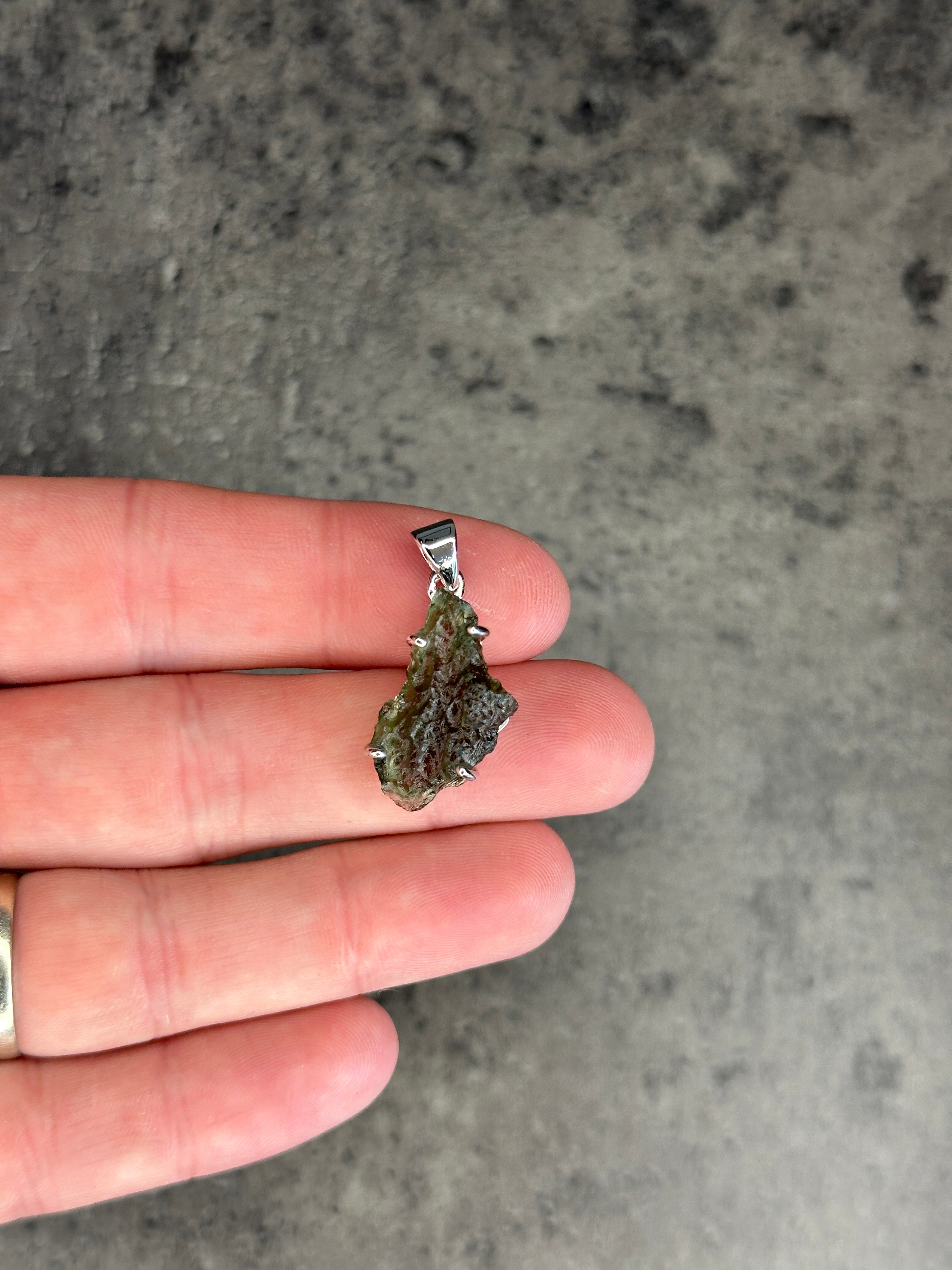 Moldavite - Necklace pendant - Rough