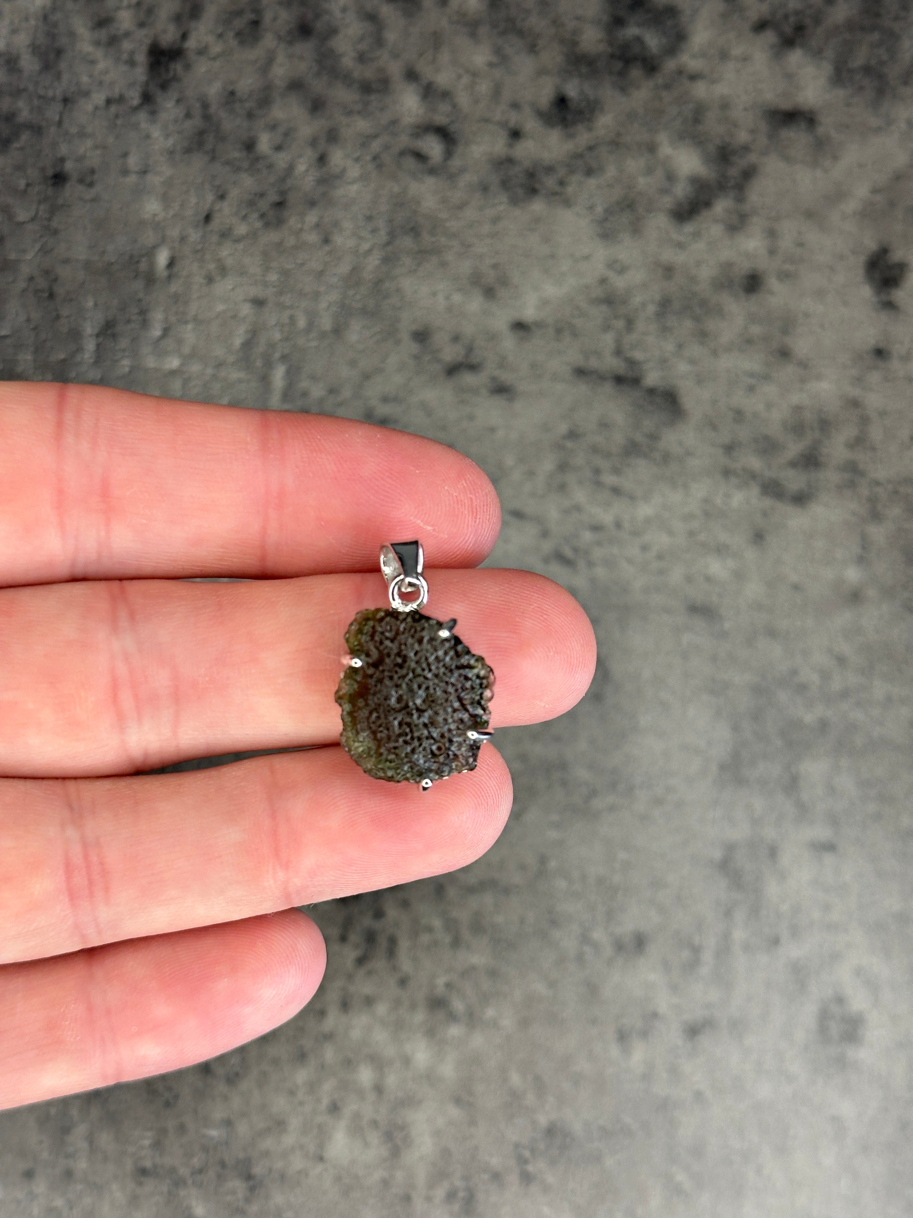 Moldavite - Necklace pendant - Rough