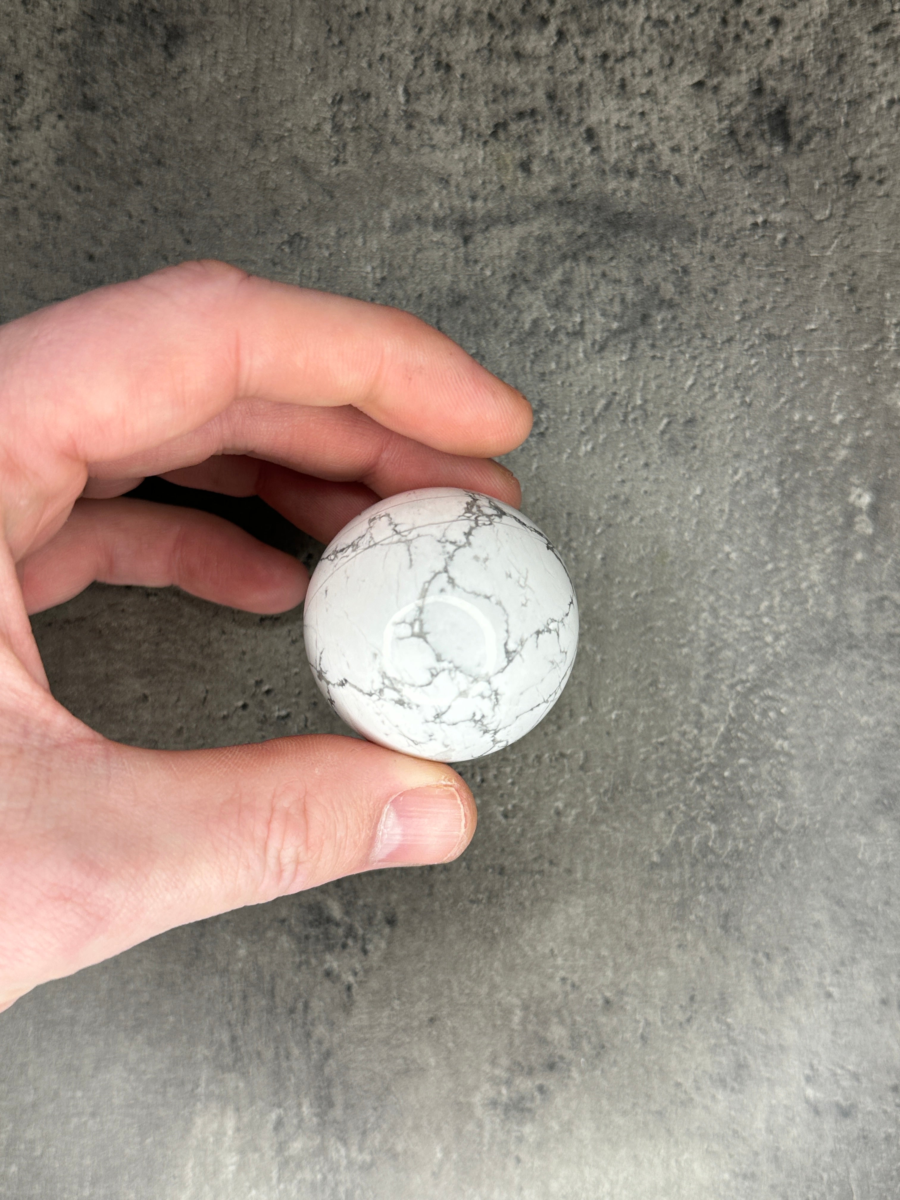 Howlite - Medium sphere