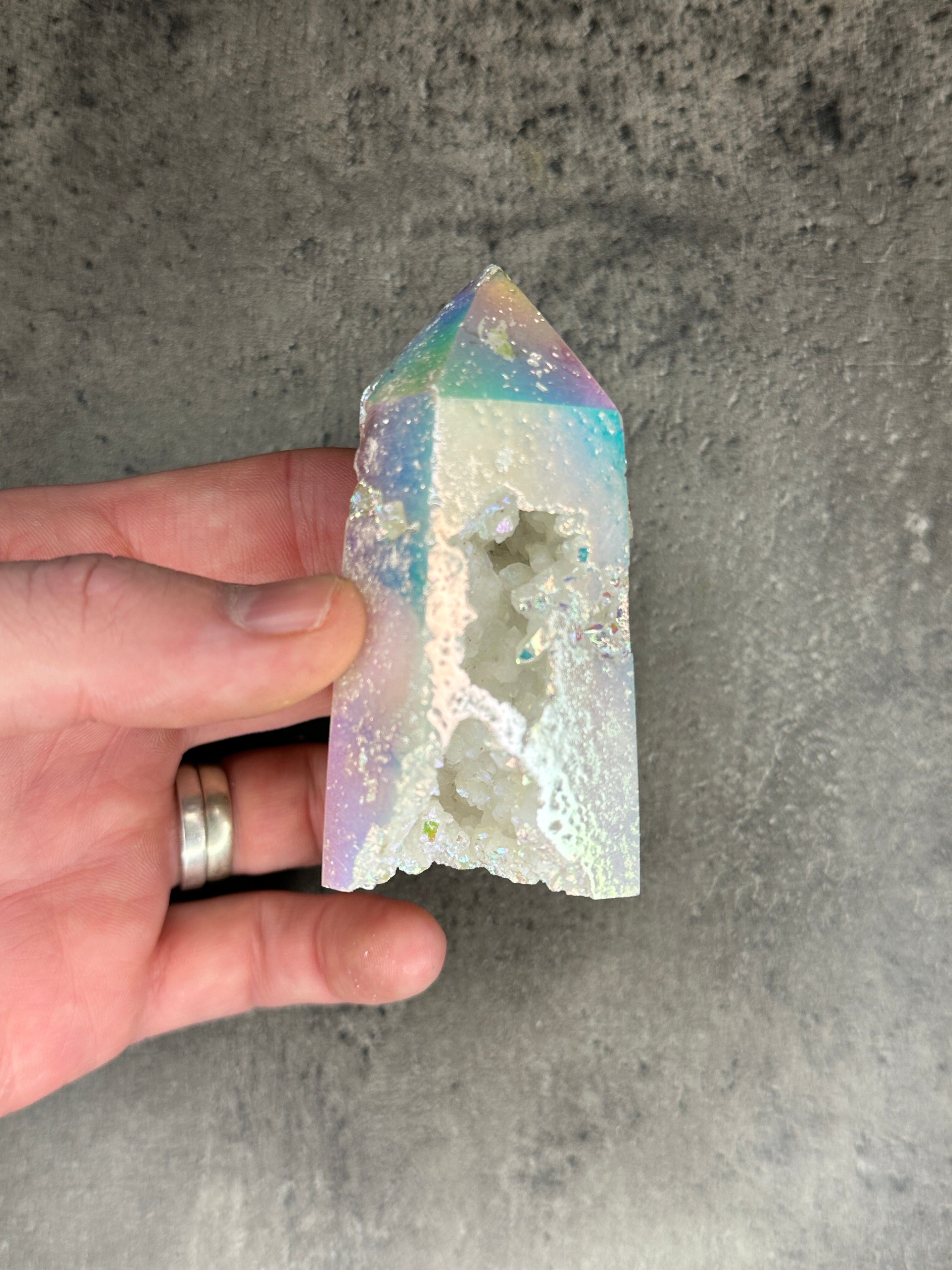 Angel aura - Rough tower with druzy